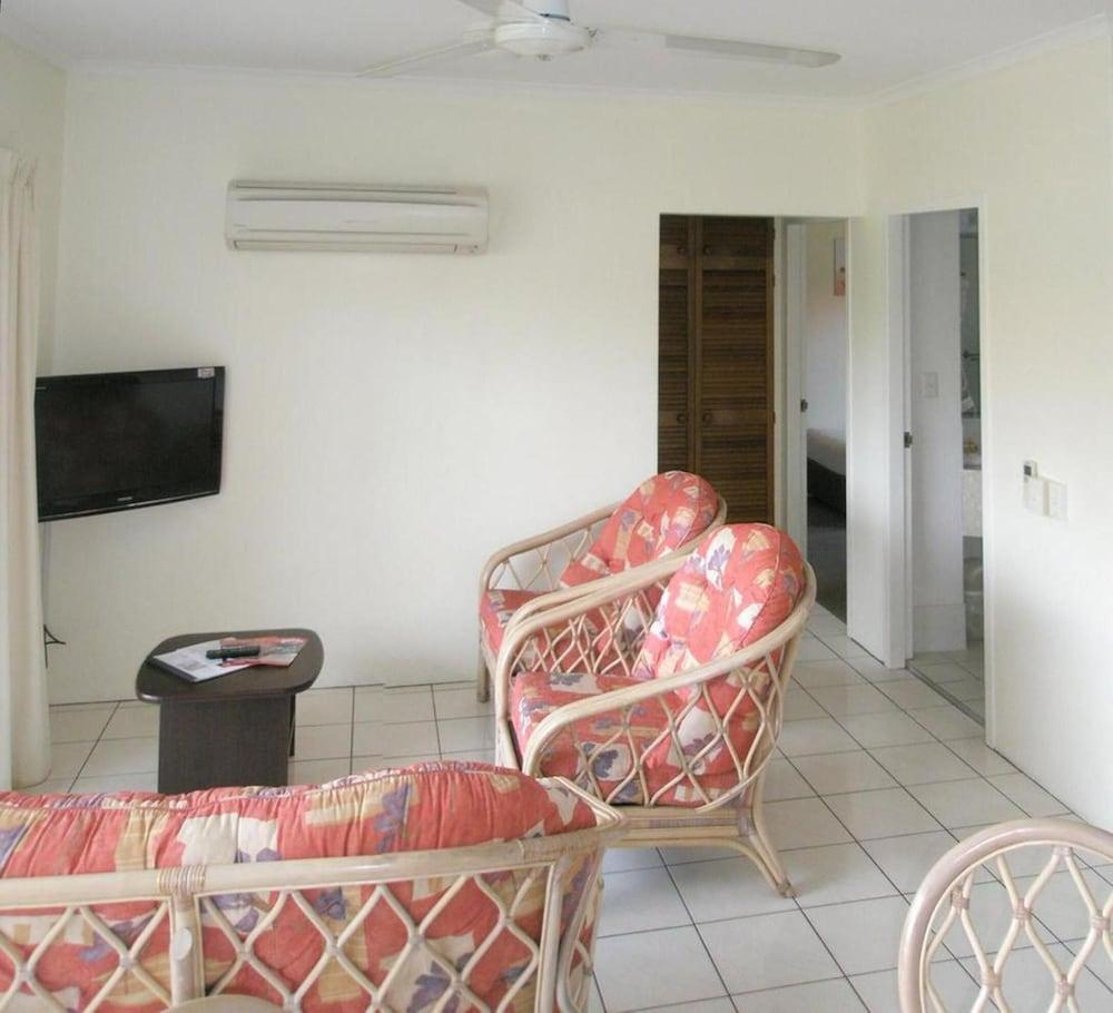 Khách sạn hẻo lánh Tradewinds Mcleod