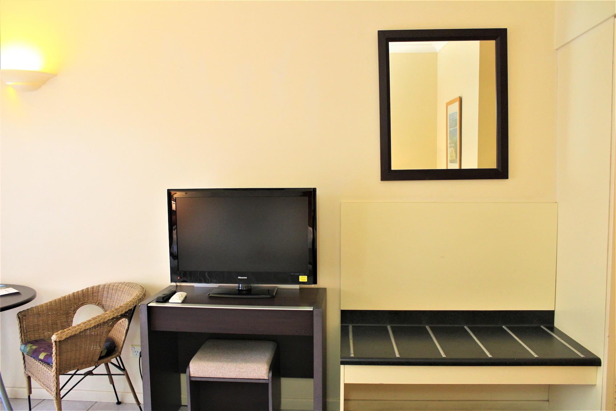 Crystal Garden & Restaurant Khách sạn 3*