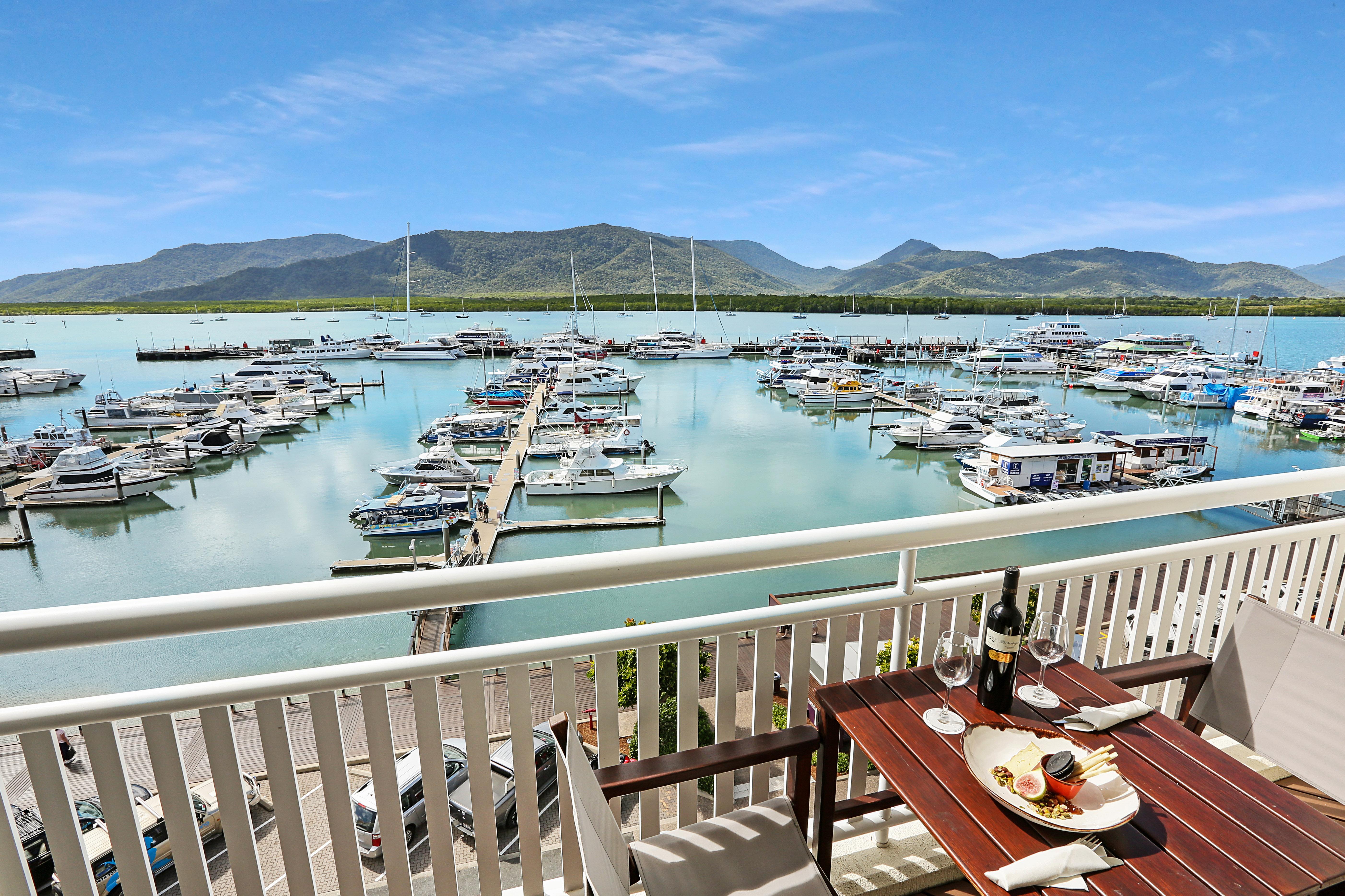 Hotel Shangri-la The Marina,