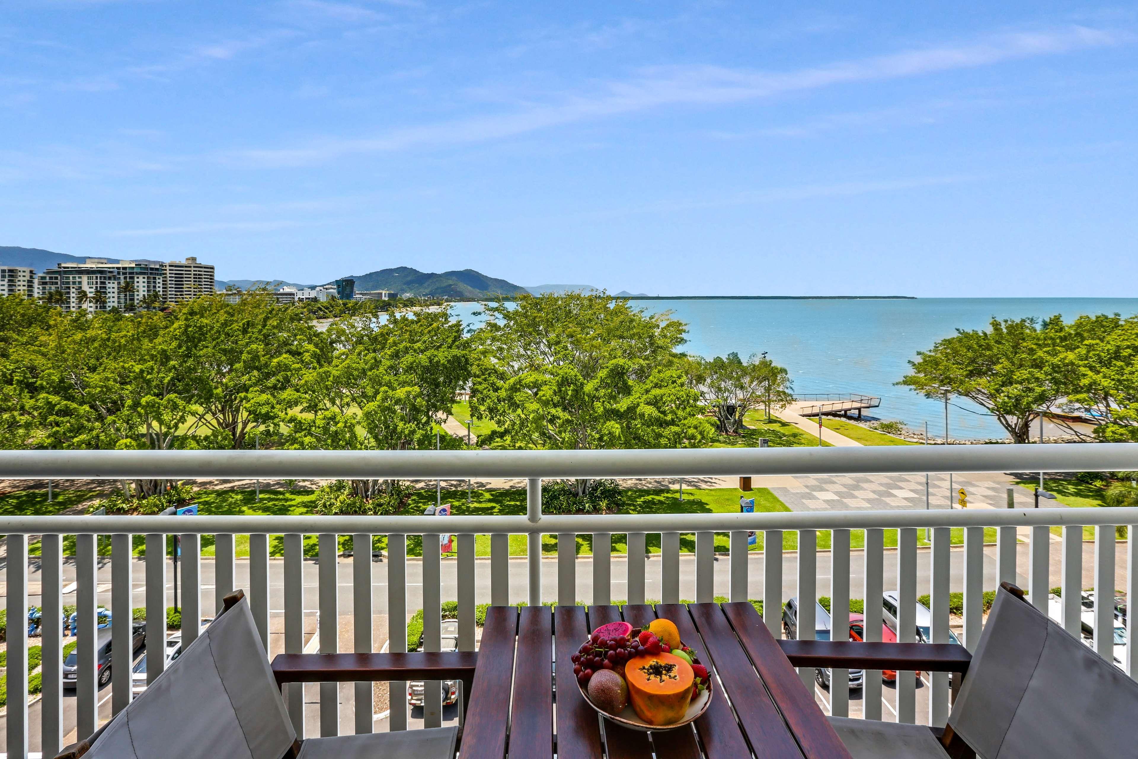 Hotel Shangri-la The Marina, 5*