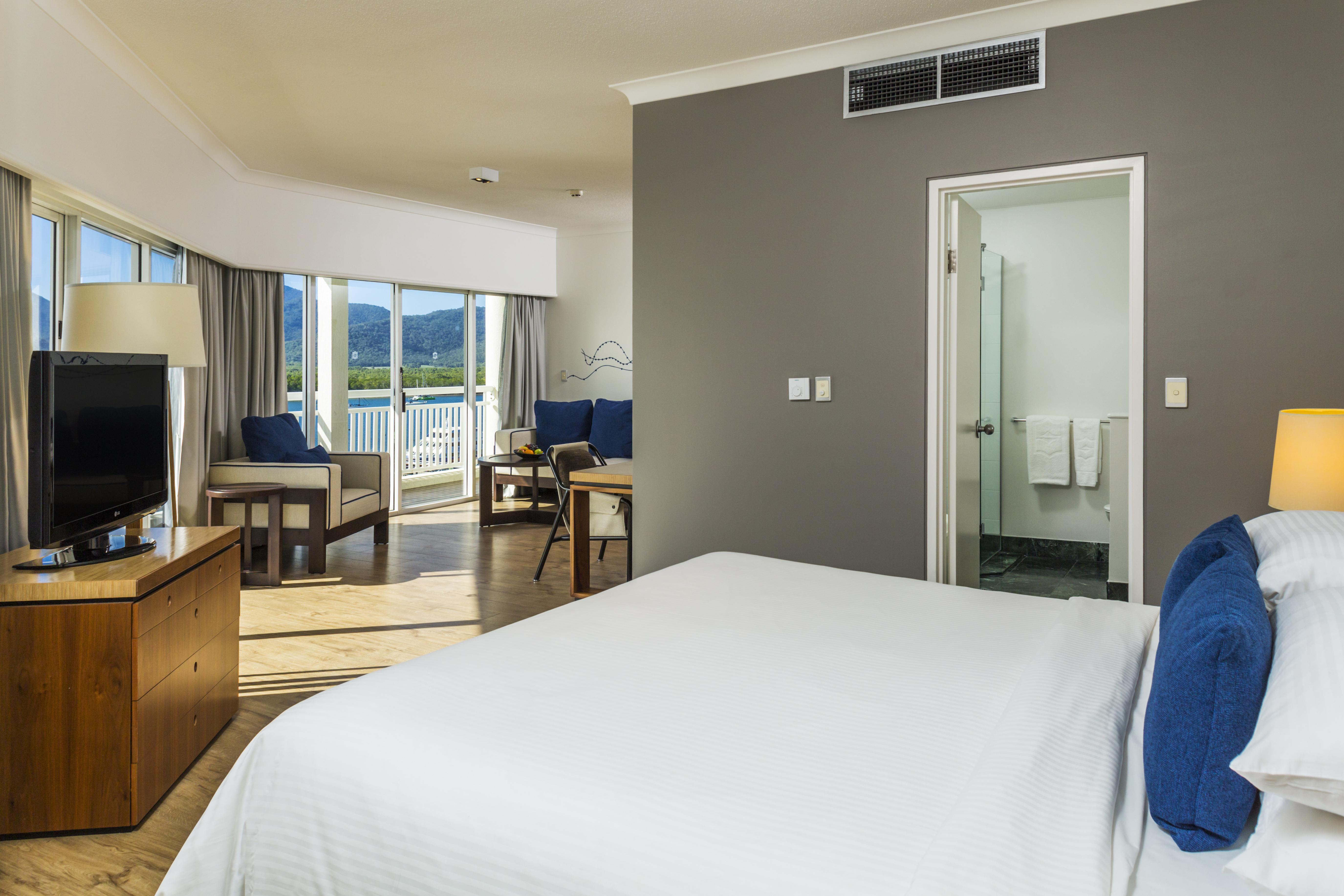 Hotel Shangri-la The Marina,