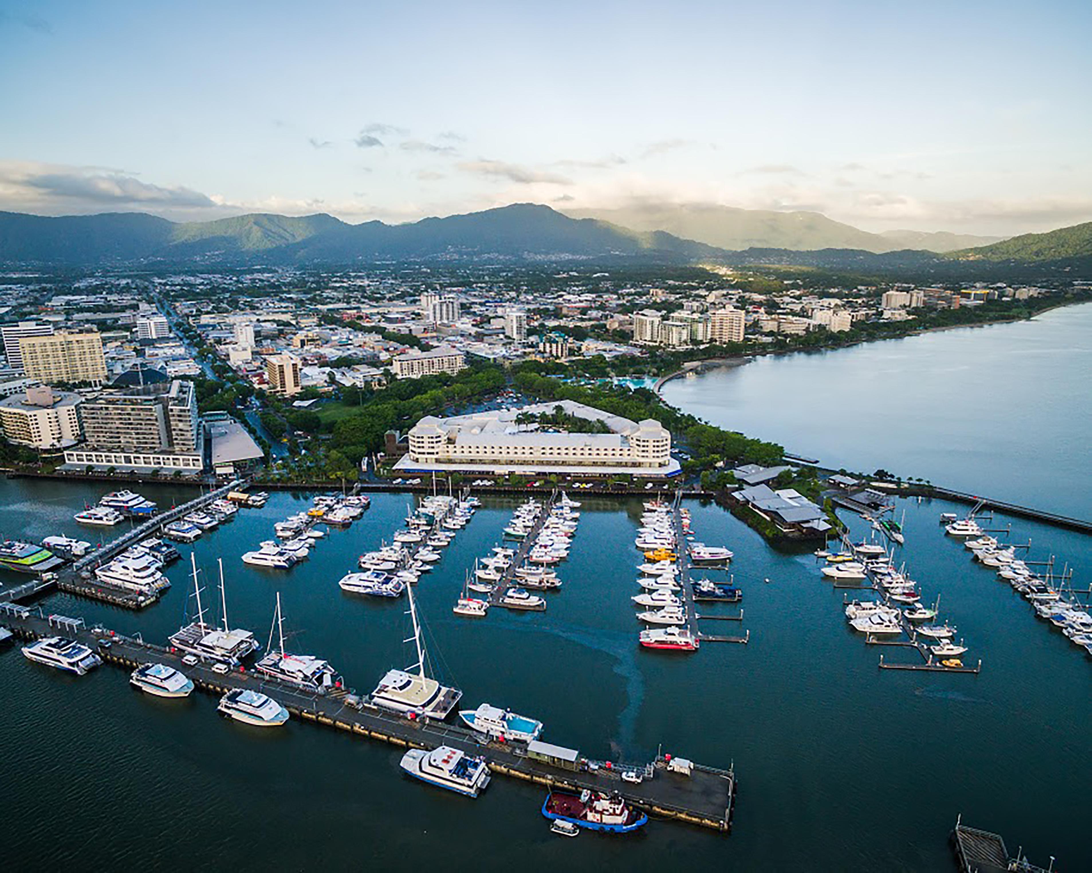 Hotel Shangri-la The Marina,