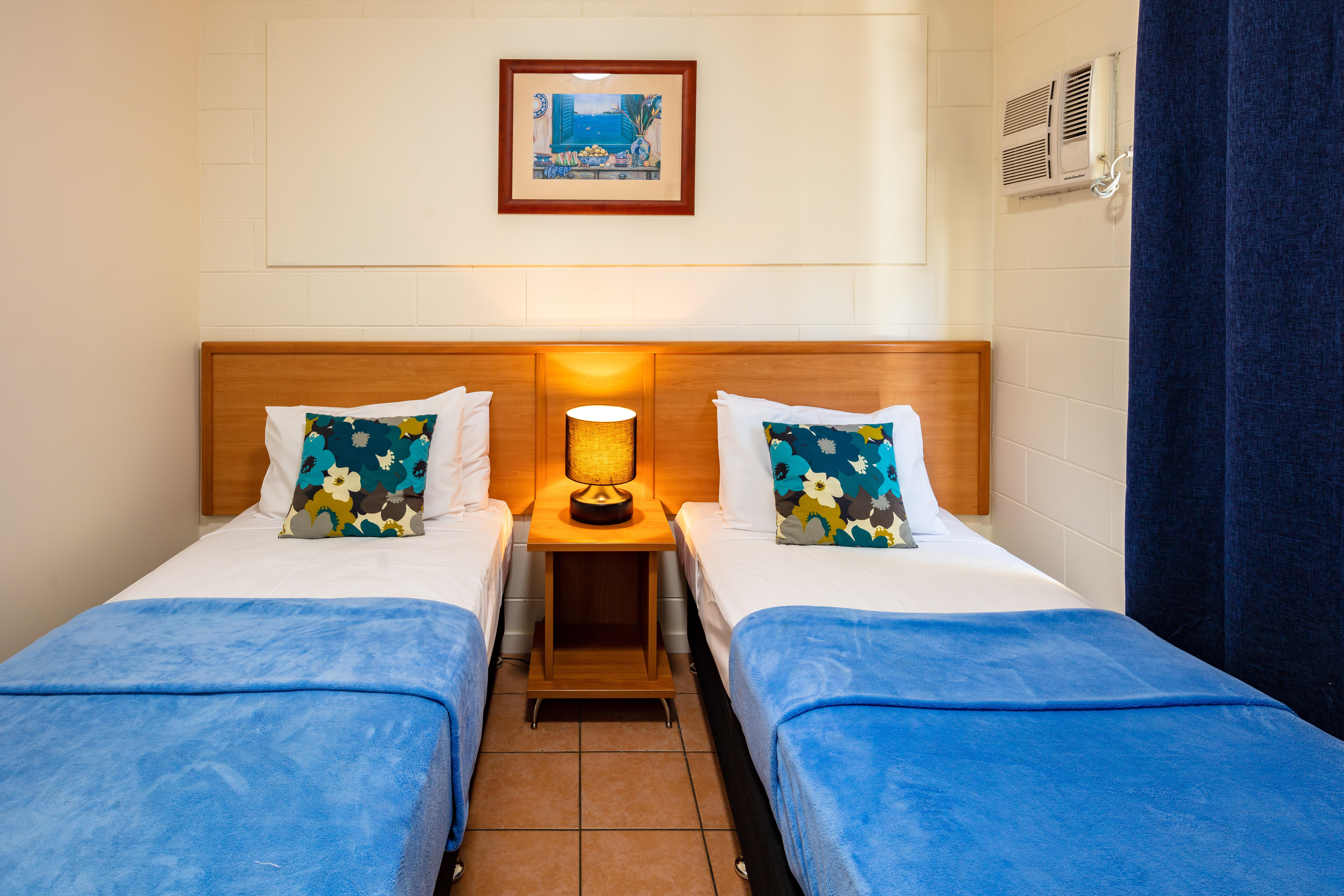Queens Court Motel 3*