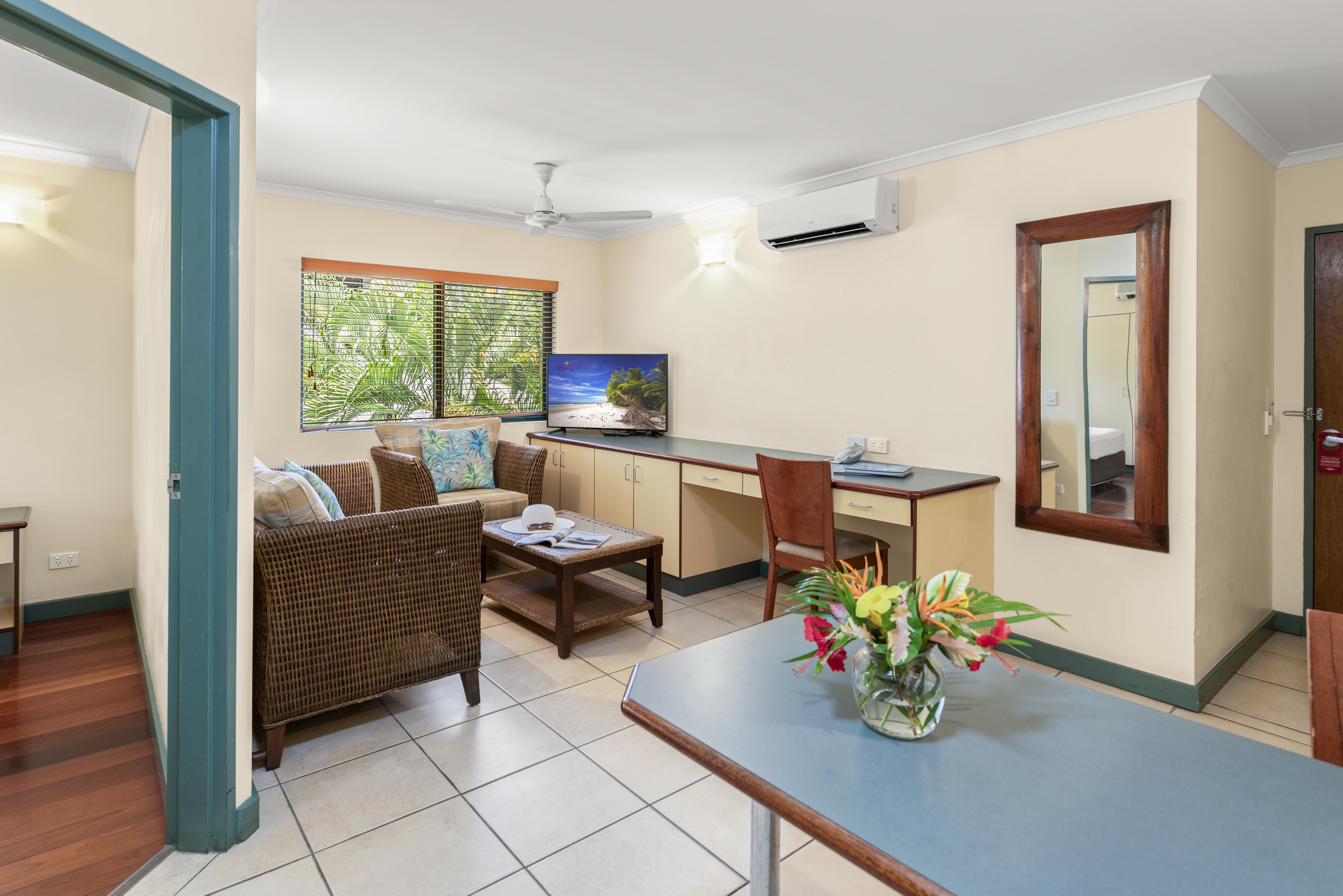 Bay Village Tropical Retreat & Cairns