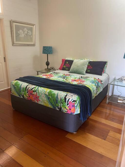 Charming Queeenslander In Centre Apartment
