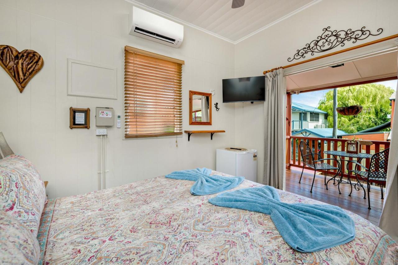 Travellers Oasis Hostel *