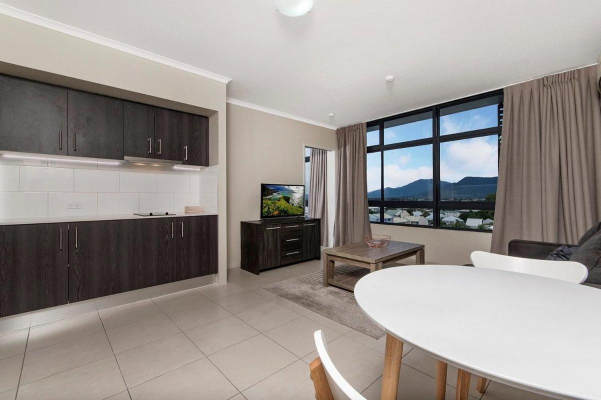 Sunshine Tower 4* Cairns