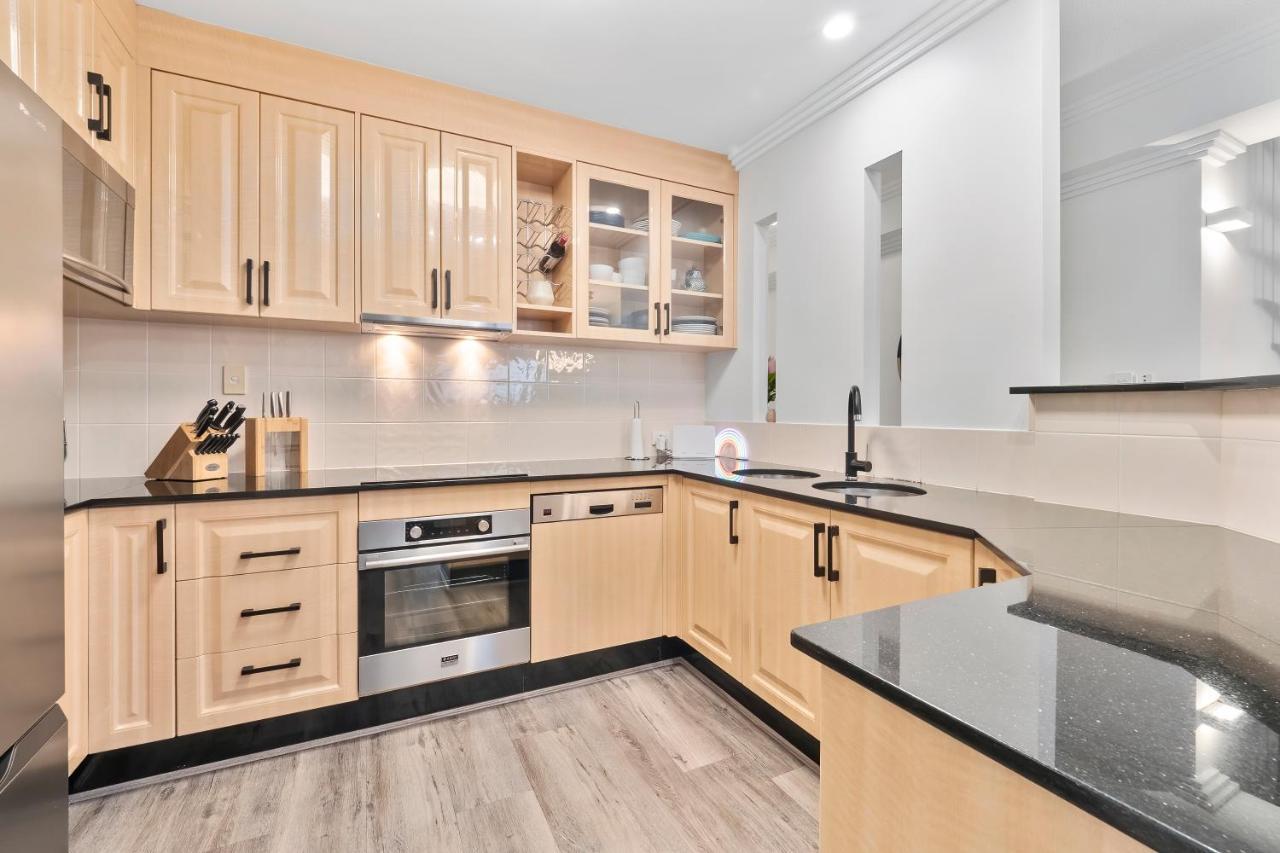 Luxury Oceanview Penthouse Apartment Cairns