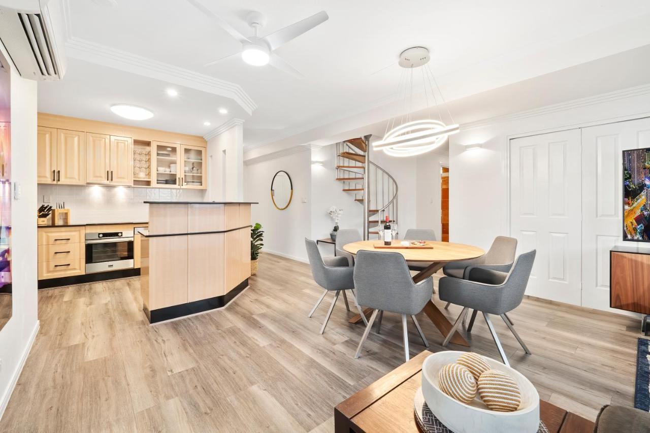 Apartment Luxury Oceanview Penthouse Cairns