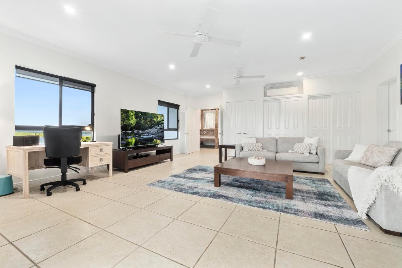 Apartment Luxury Oceanview Penthouse Cairns