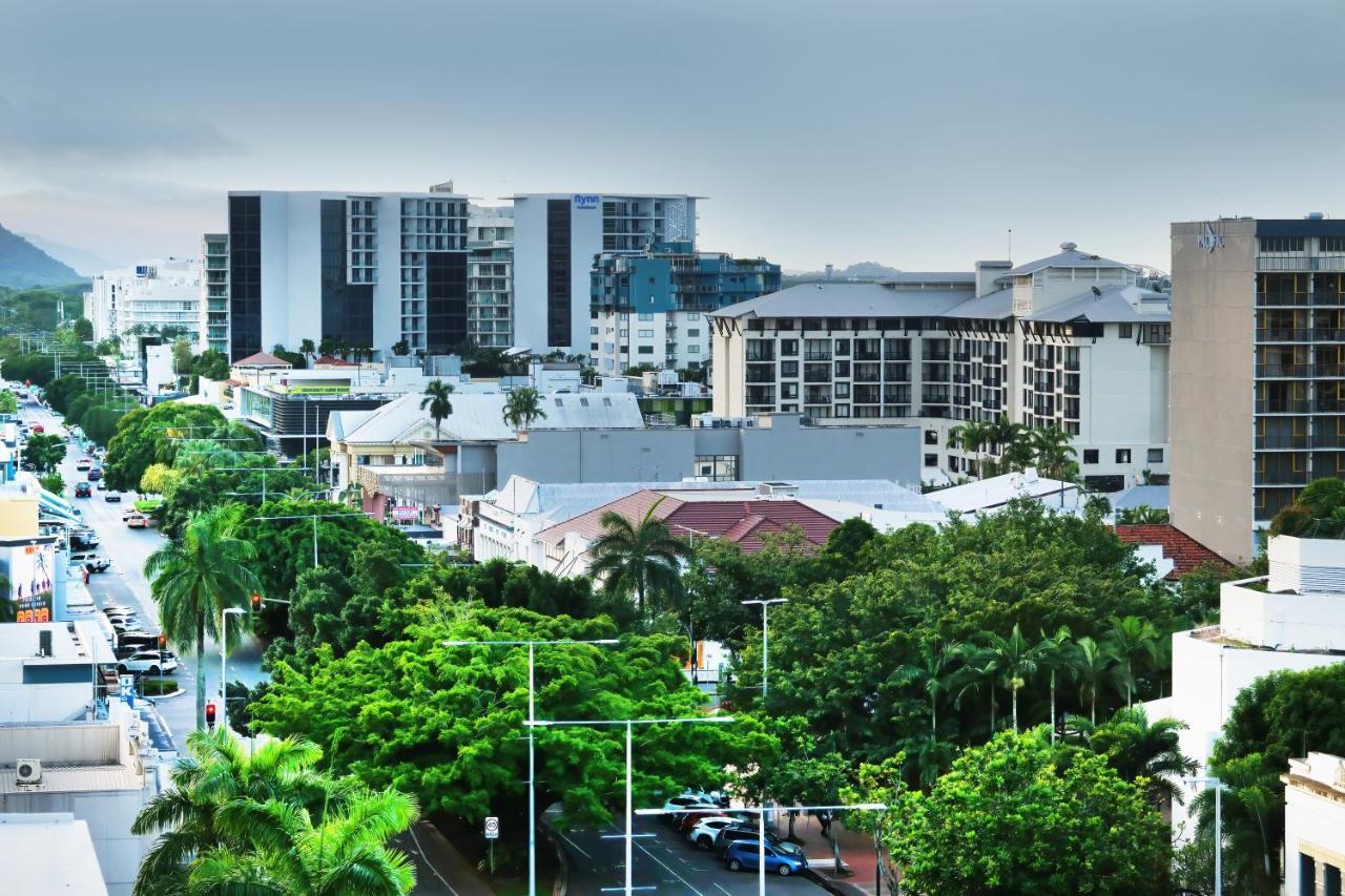 Luxury Oceanview Penthouse Apartment Cairns
