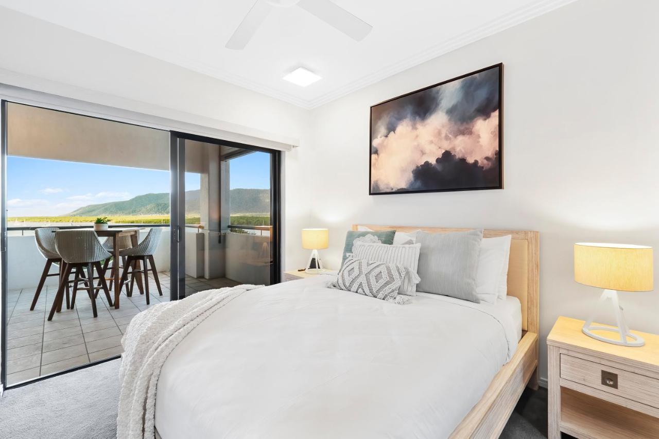 Luxury Oceanview Penthouse * Cairns