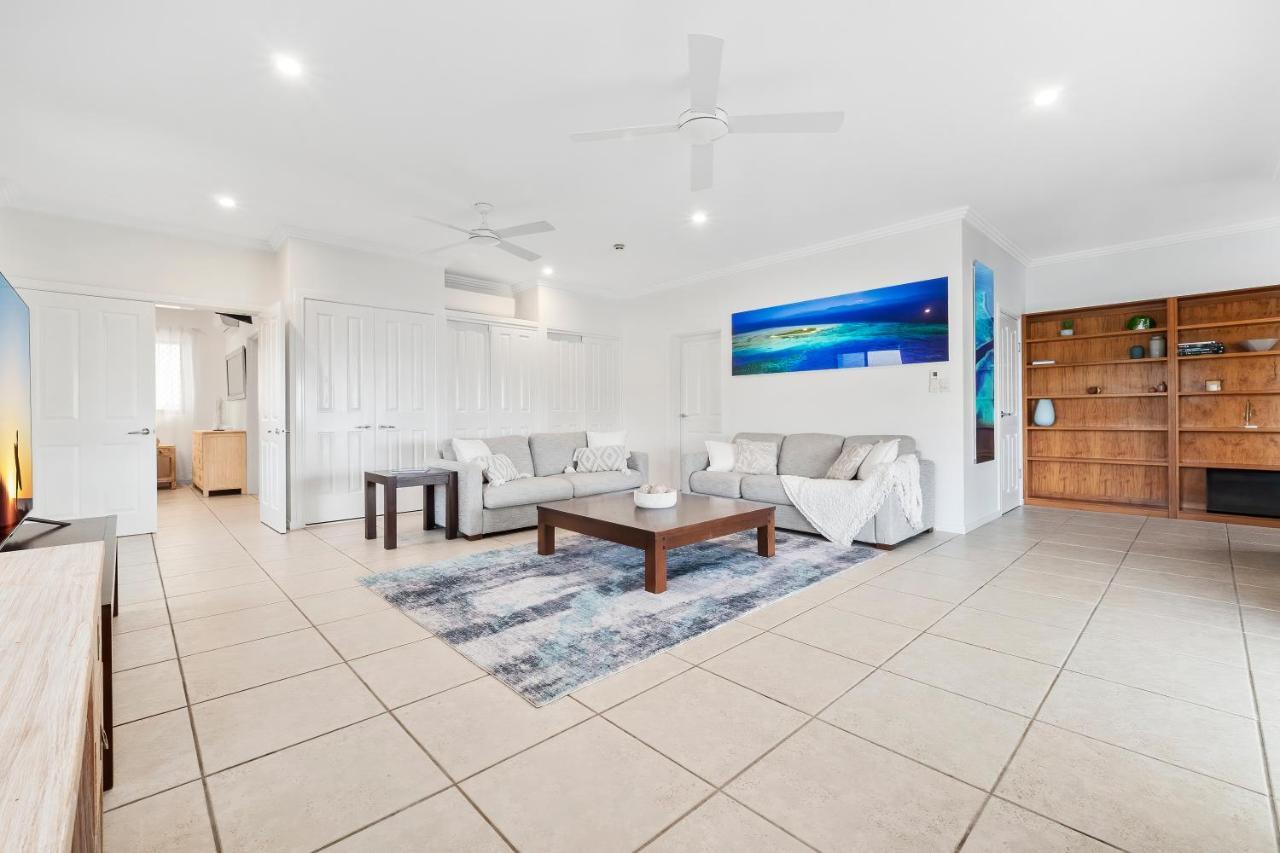 Luxury Oceanview Penthouse Apartment *