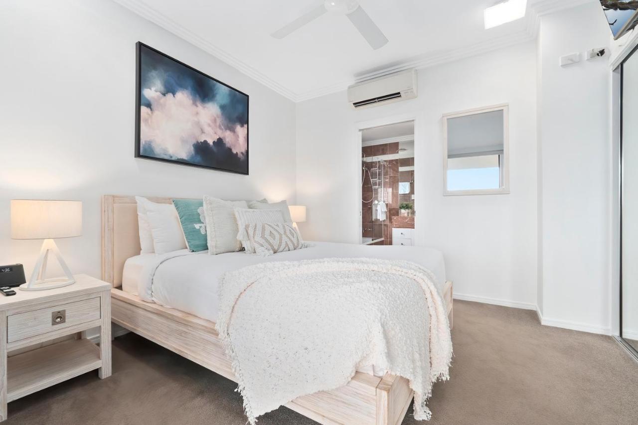 Luxury Oceanview Penthouse Cairns