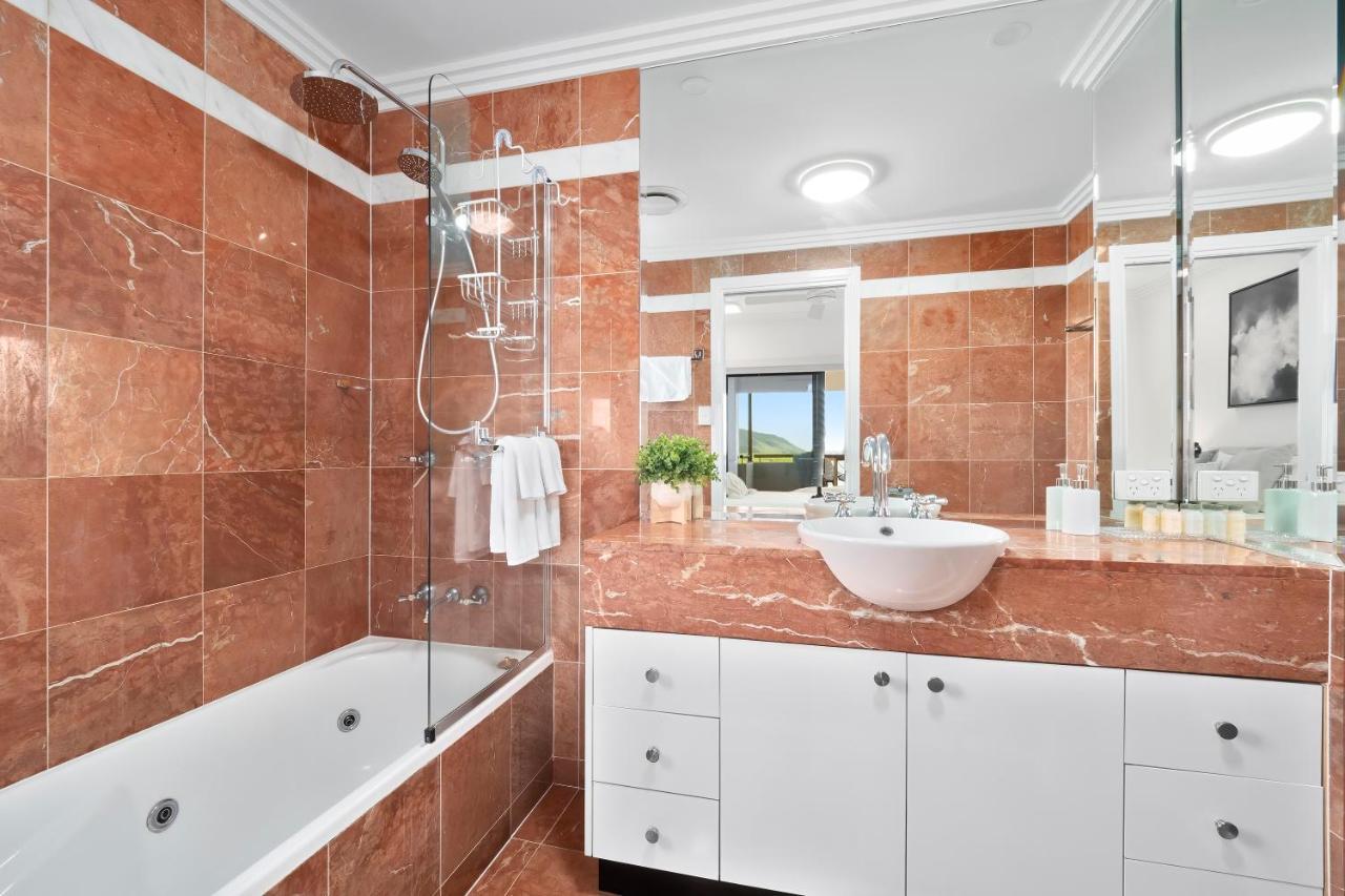Luxury Oceanview Penthouse Apartment *