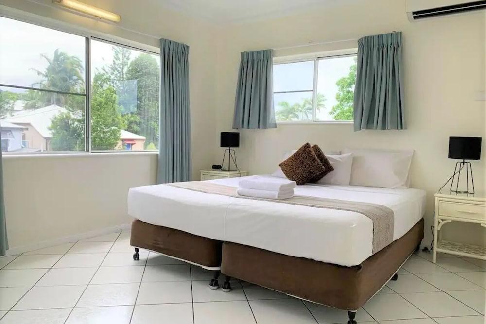 Koala Court 4*