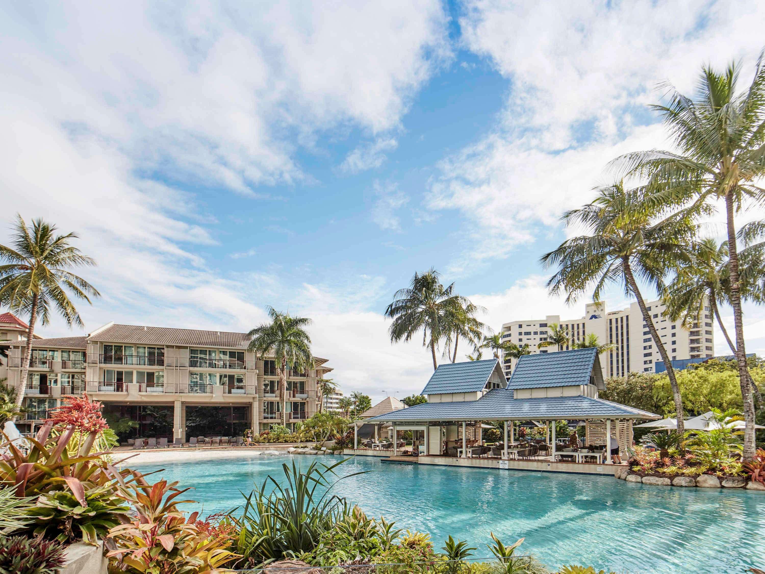 Novotel Oasis 4* Cairns