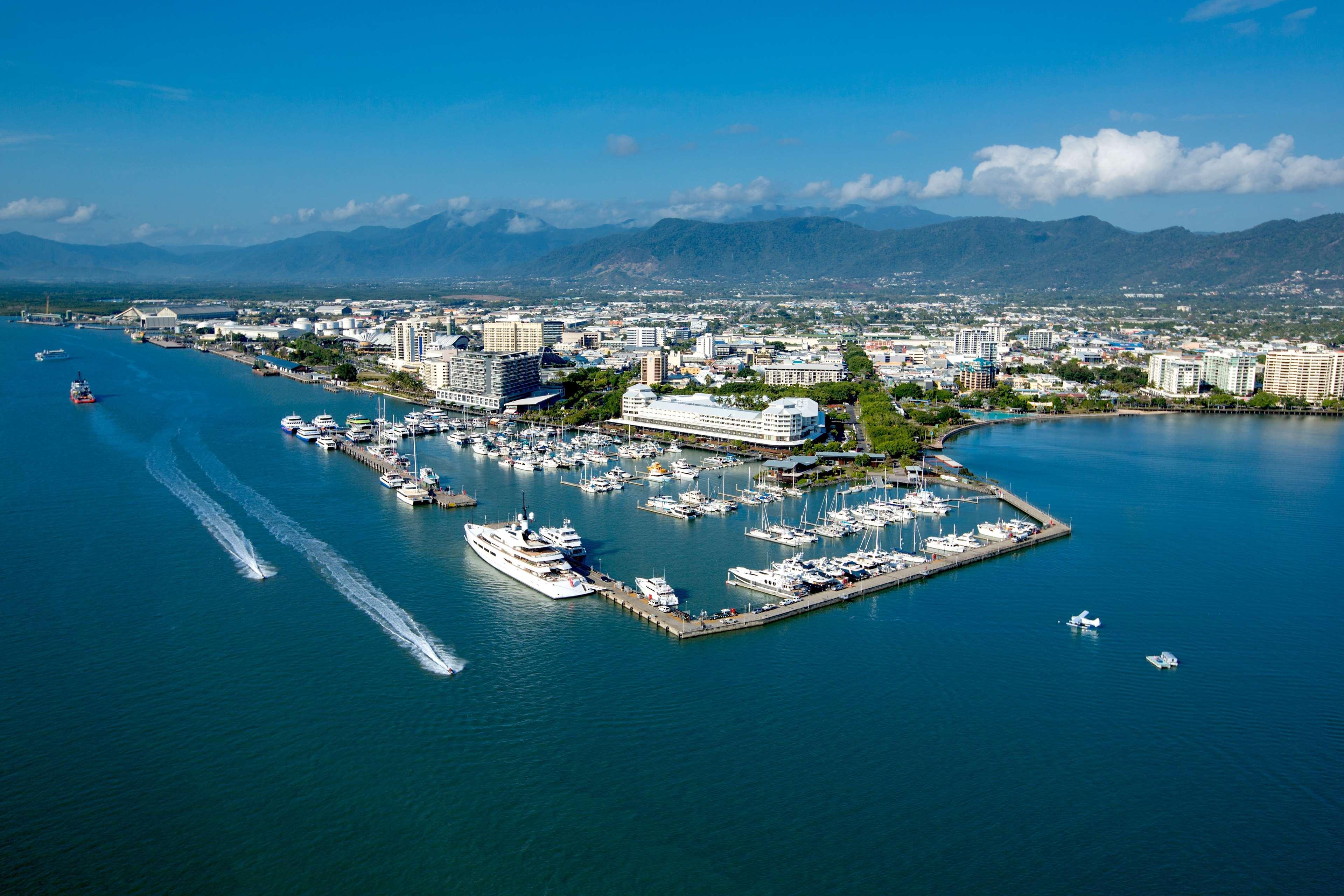 Hotel Shangri-la The Marina, 5*