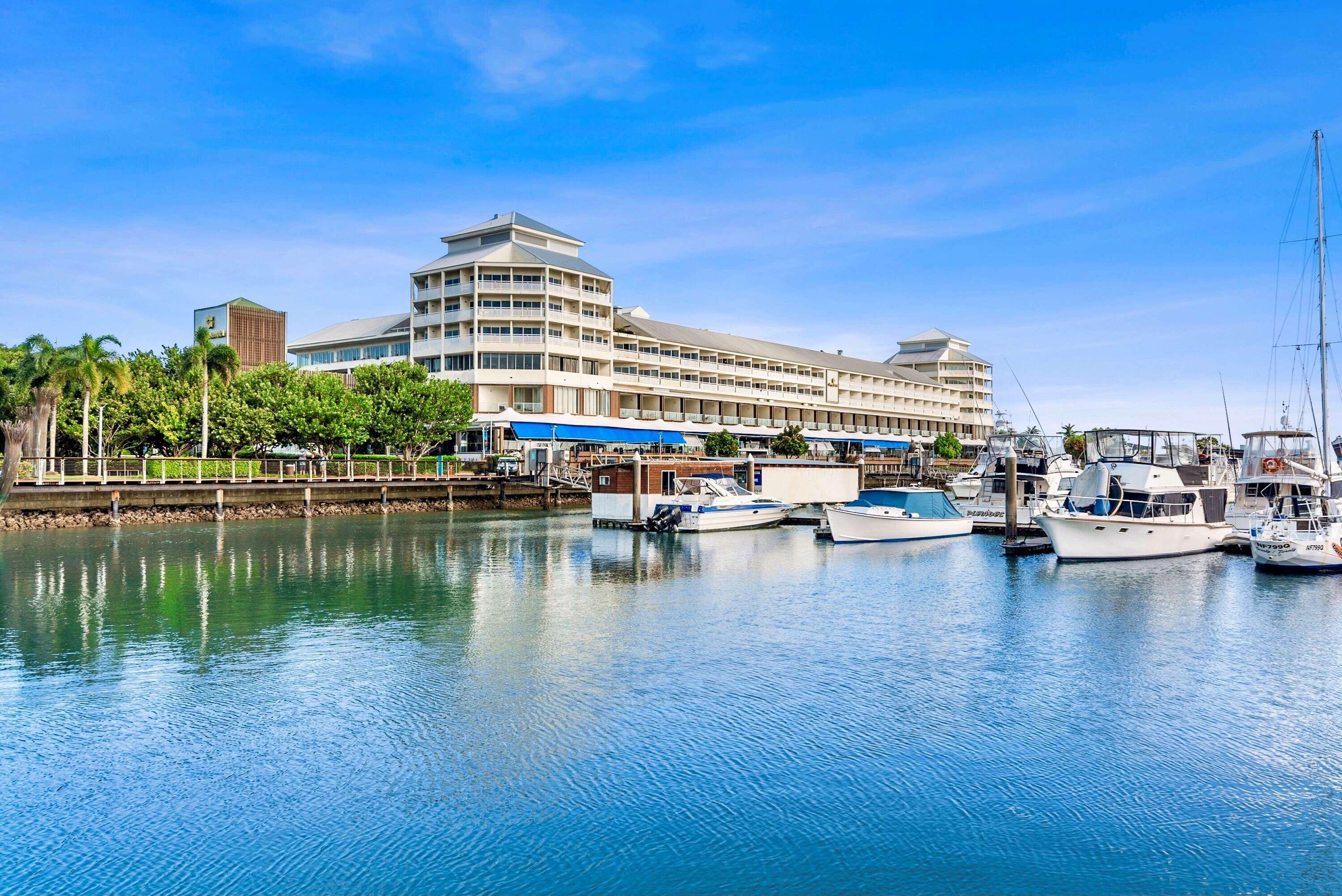 Shangri-la The Marina,