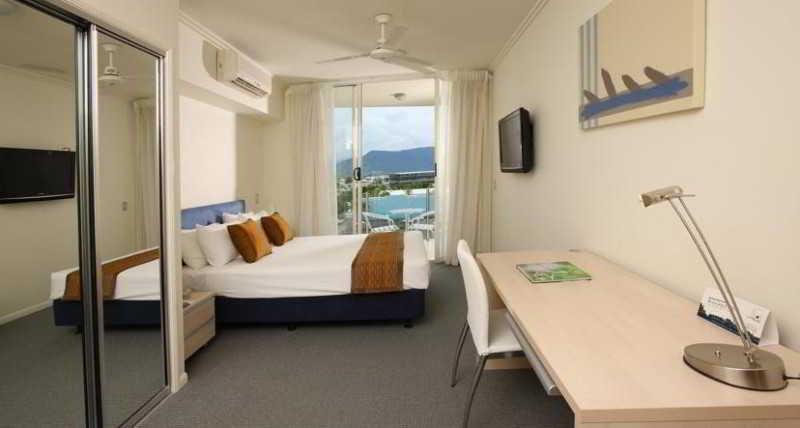 Hotel Park Regis Quays