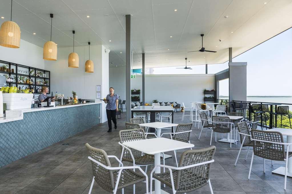 Khách sạn Oaks 4*