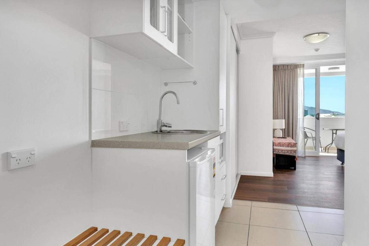Apartment Coastal Chic In Heart Of With Rooftop Pool *