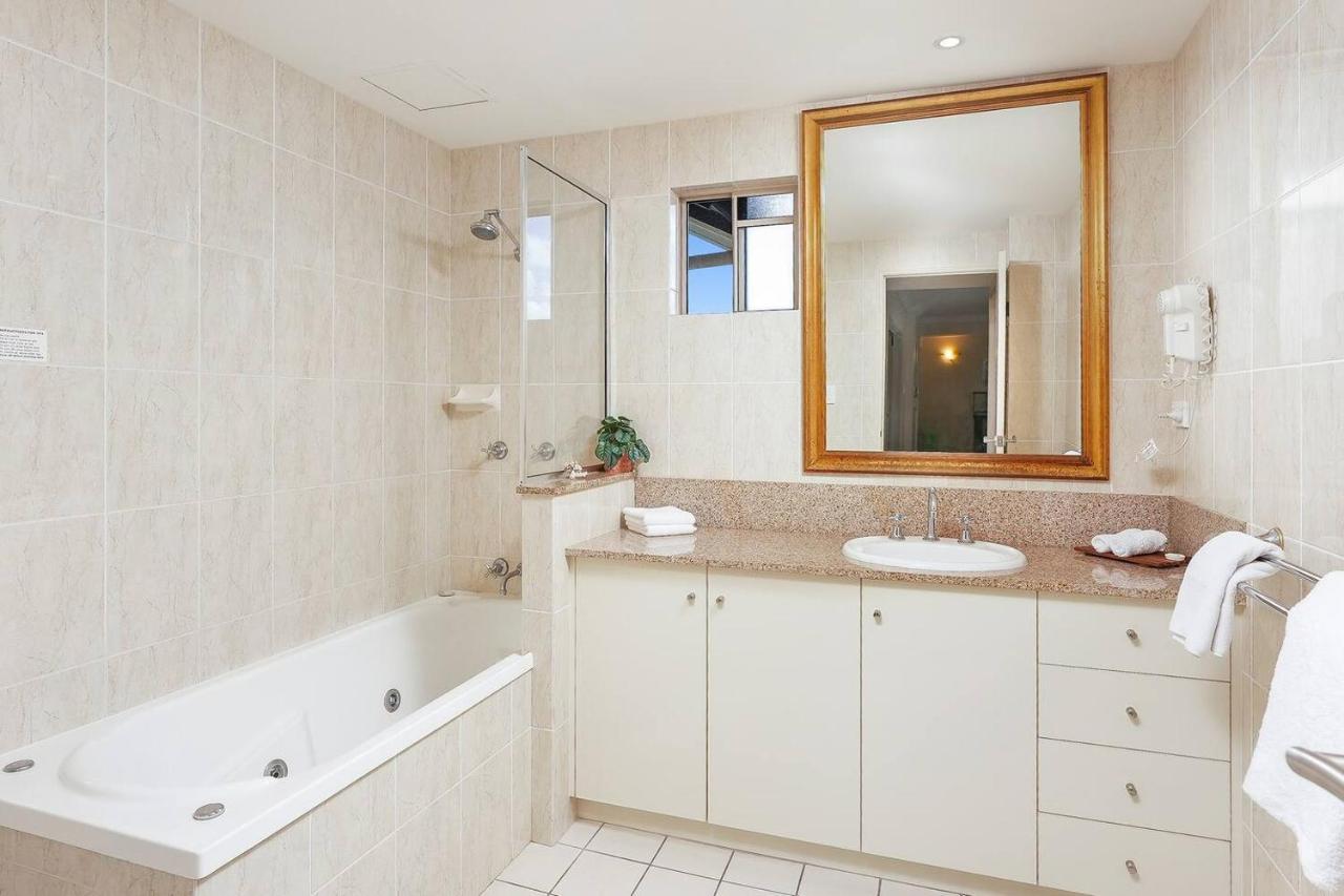 Tropical Reset - Escape To Paradise In Lakes Apartment Cairns