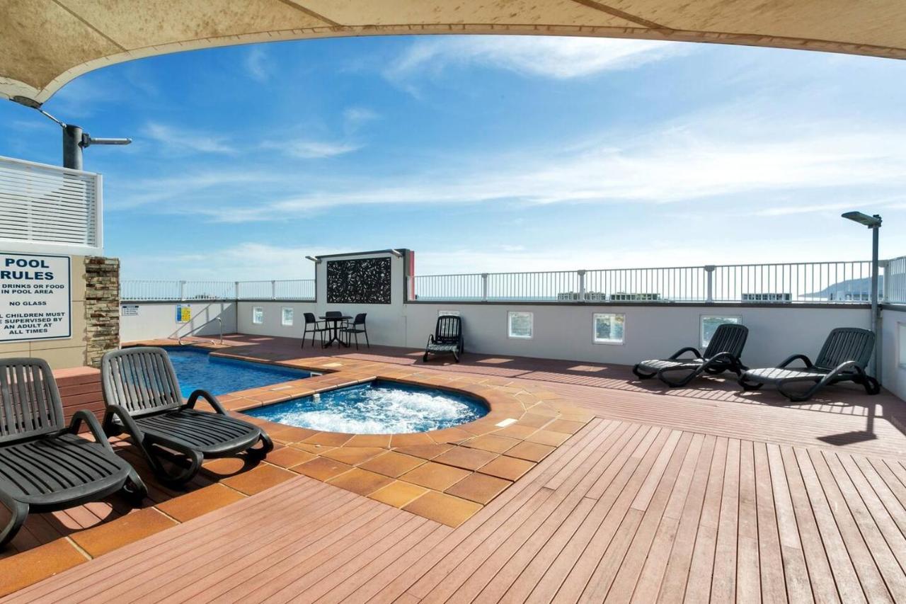 Apartment Coastal Chic In Heart Of With Rooftop Pool