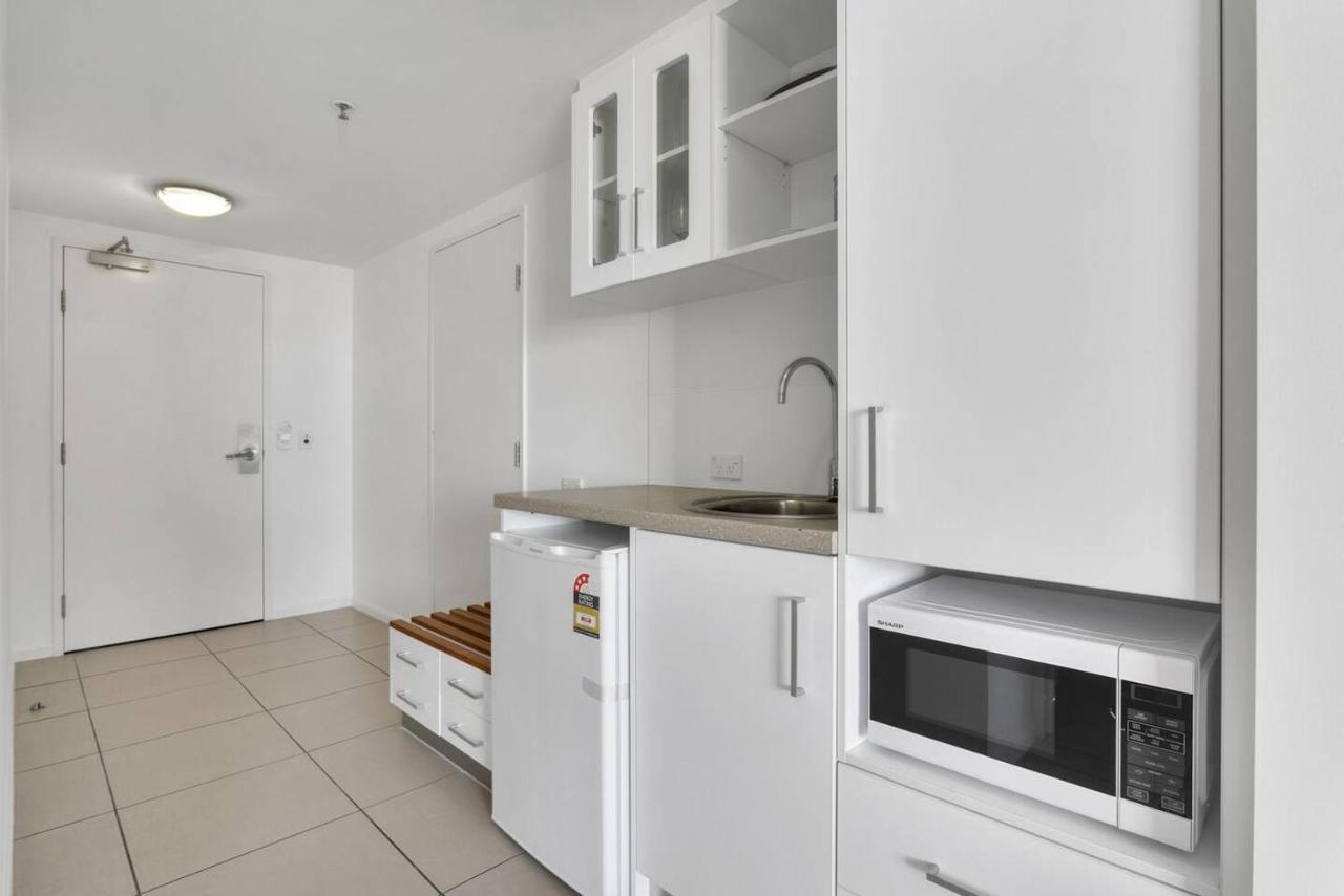 Apartment Coastal Chic In Heart Of With Rooftop Pool Cairns