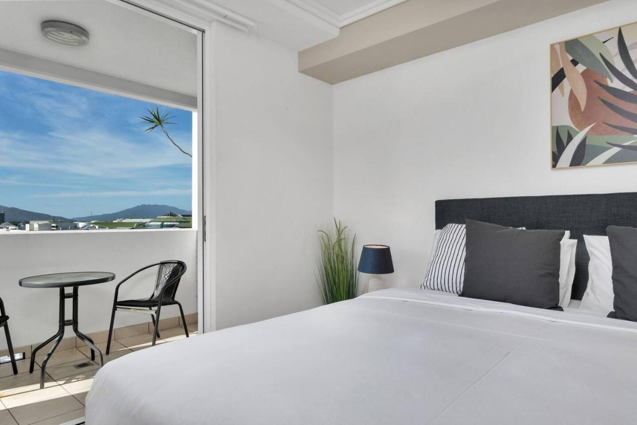 Apartment Coastal Chic In Heart Of With Rooftop Pool