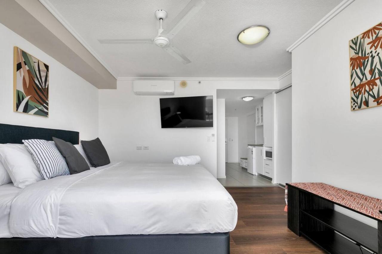 Coastal Chic In Heart Of With Rooftop Pool