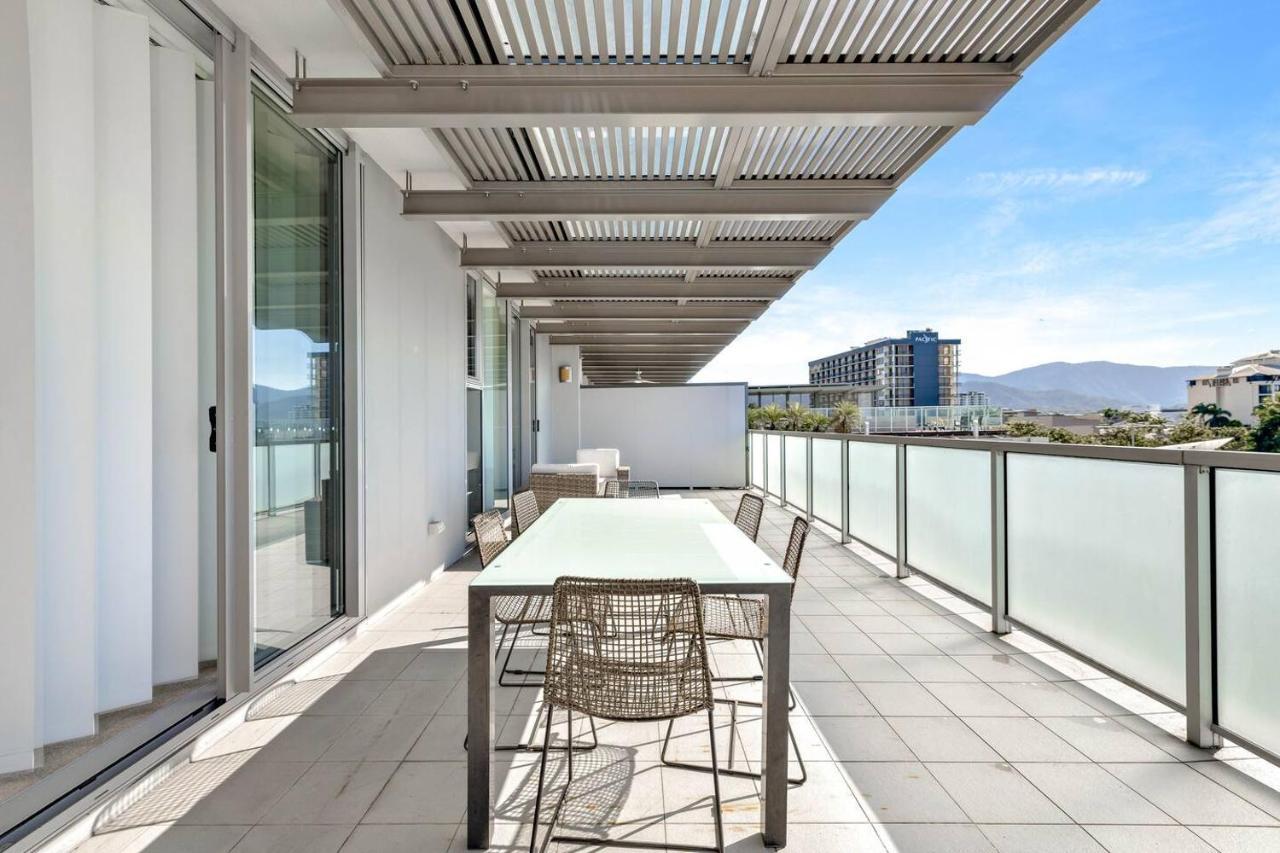 Apartment Coastal Charmer - Your Waterfront Sanctuary Cairns