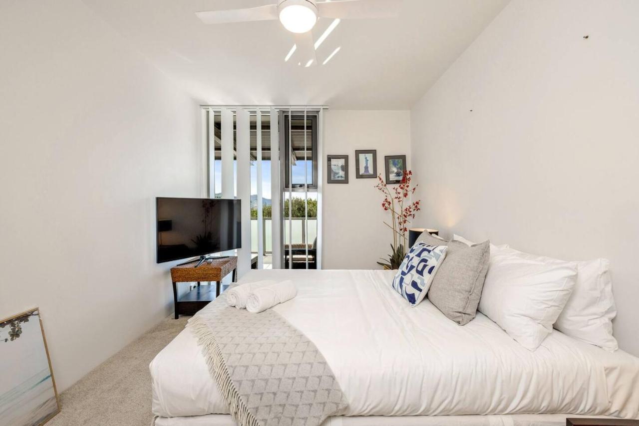 Coastal Charmer - Your Waterfront Sanctuary Apartment Cairns