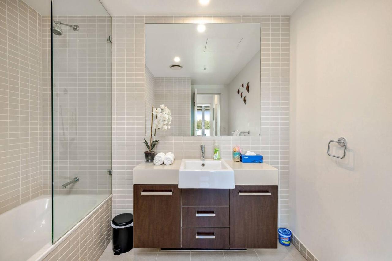 Coastal Charmer - Your Waterfront Sanctuary Cairns