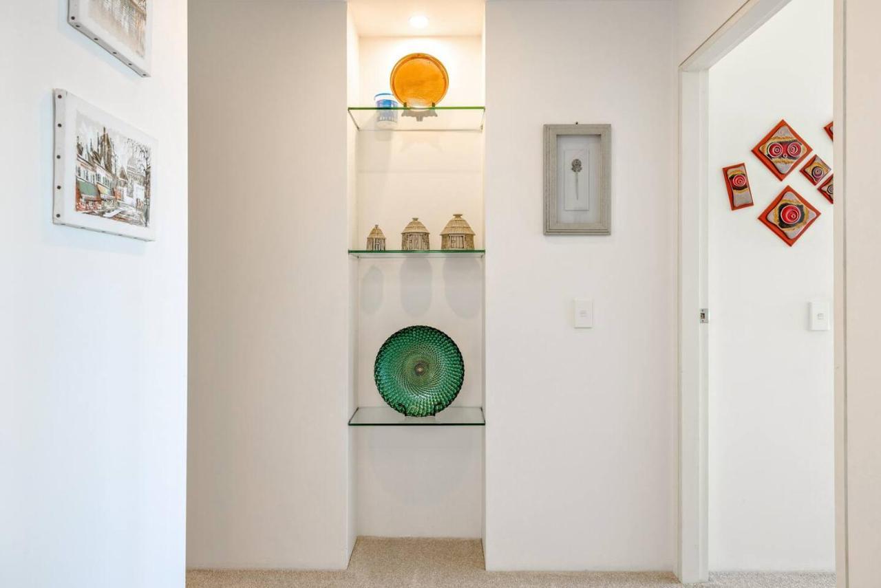 Apartment Coastal Charmer - Your Waterfront Sanctuary Cairns