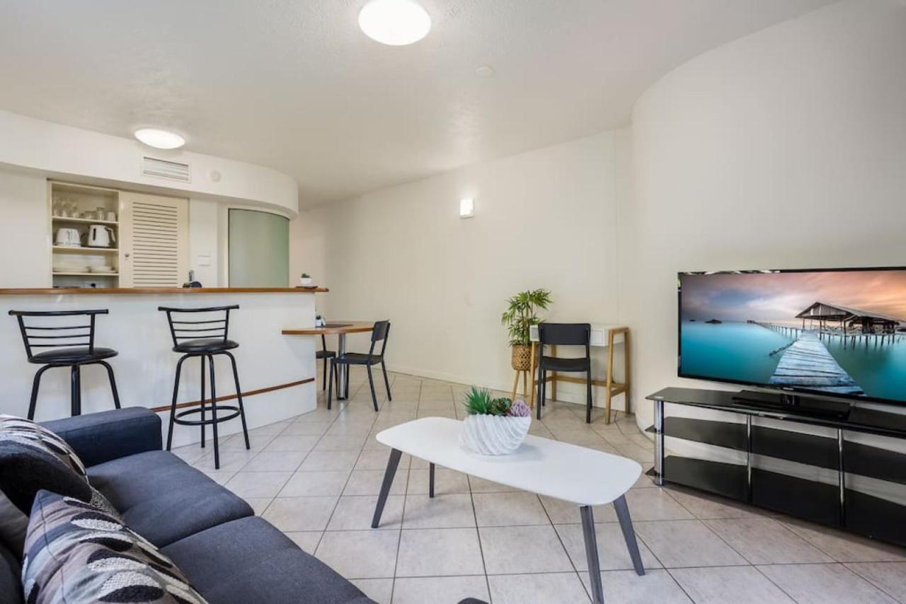 Centre Unit On The Esplanade Apartment