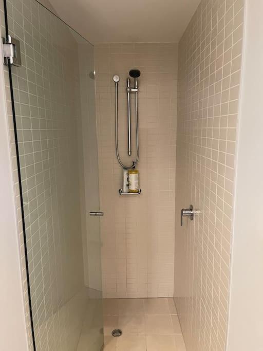Apartment Stunning Water View - Pool, Gym, Sauna. Cairns