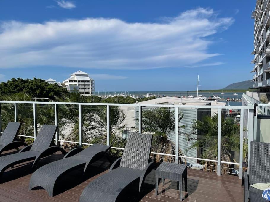 Apartment Stunning Water View - Pool, Gym, Sauna.
