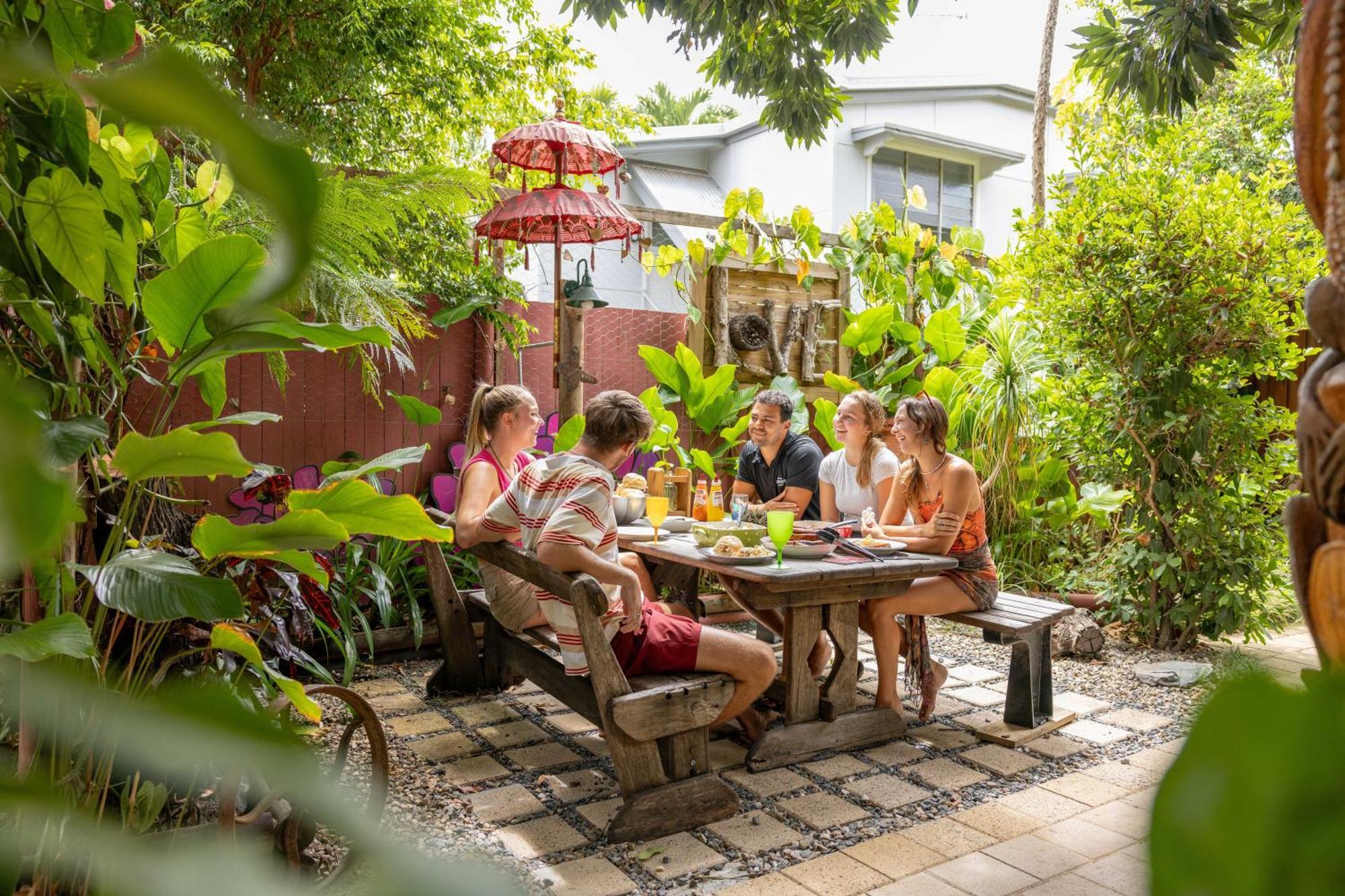 Travellers Oasis Hostel Cairns