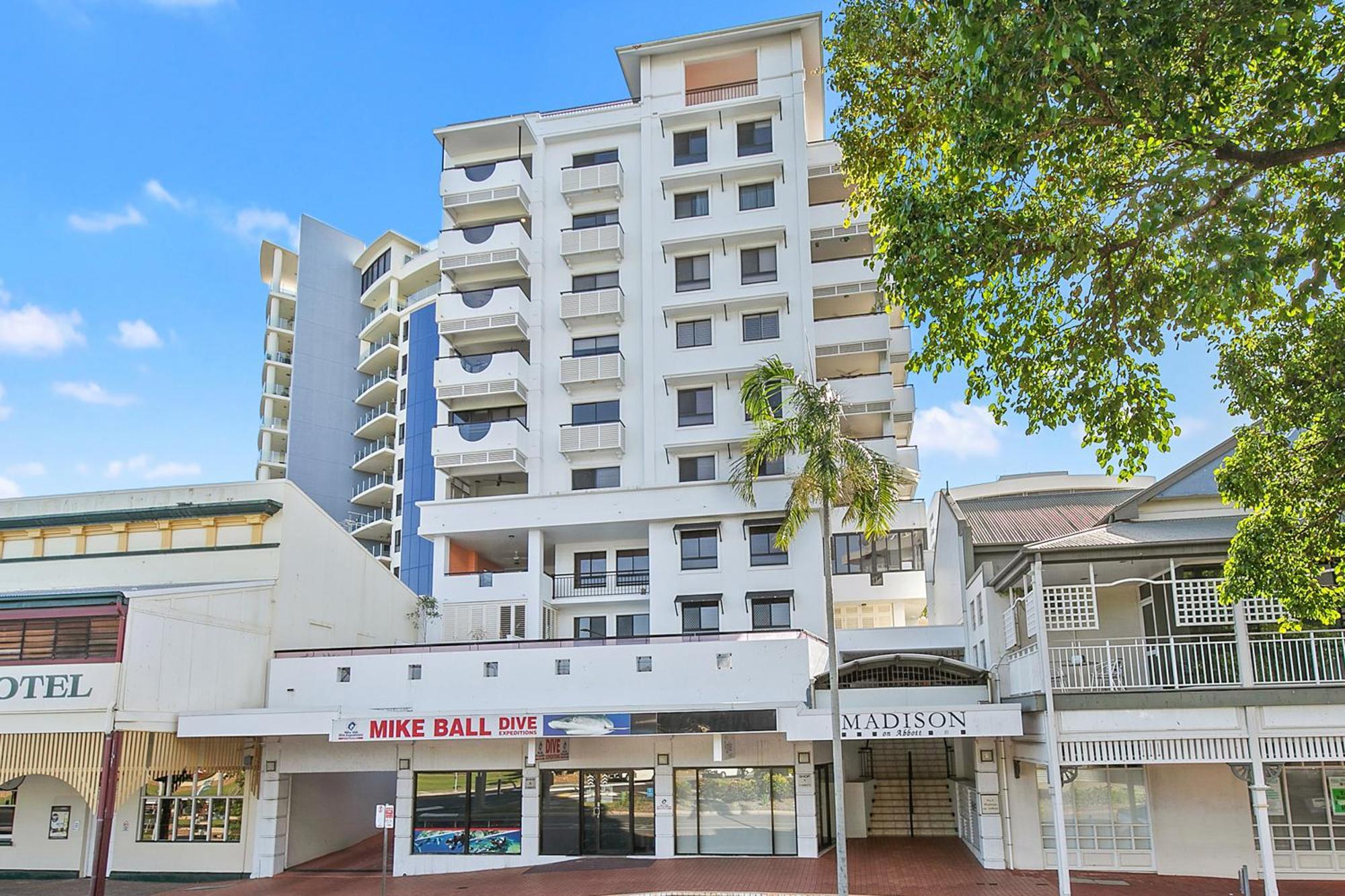 Luxury Oceanview Penthouse Apartment Cairns