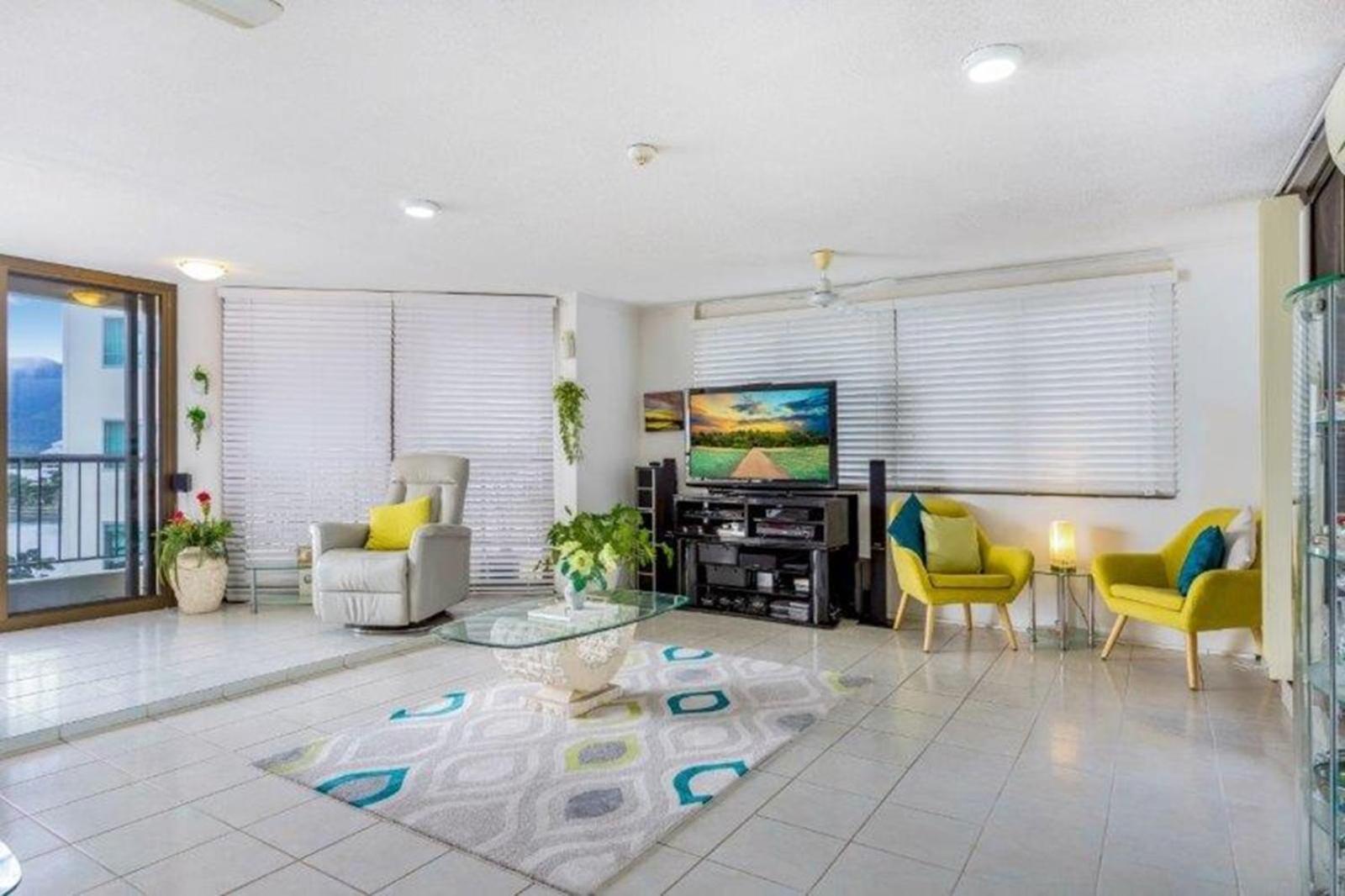 Ocean View In Aquarius Apartment
