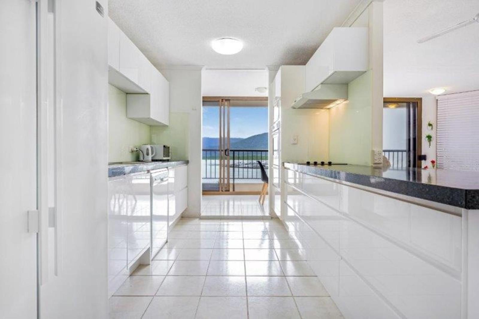 Ocean View In Aquarius Apartment