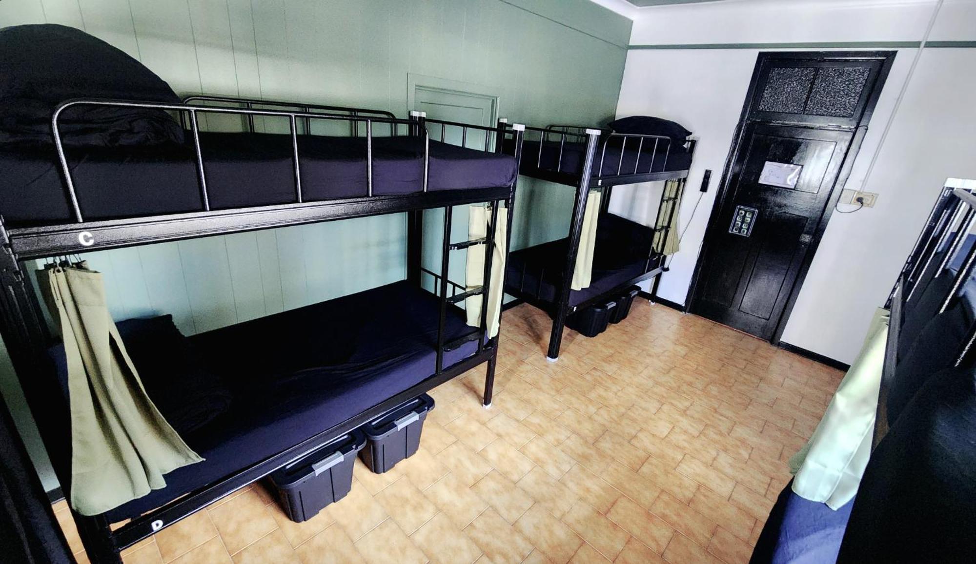 Hostel Wanna Stay? *