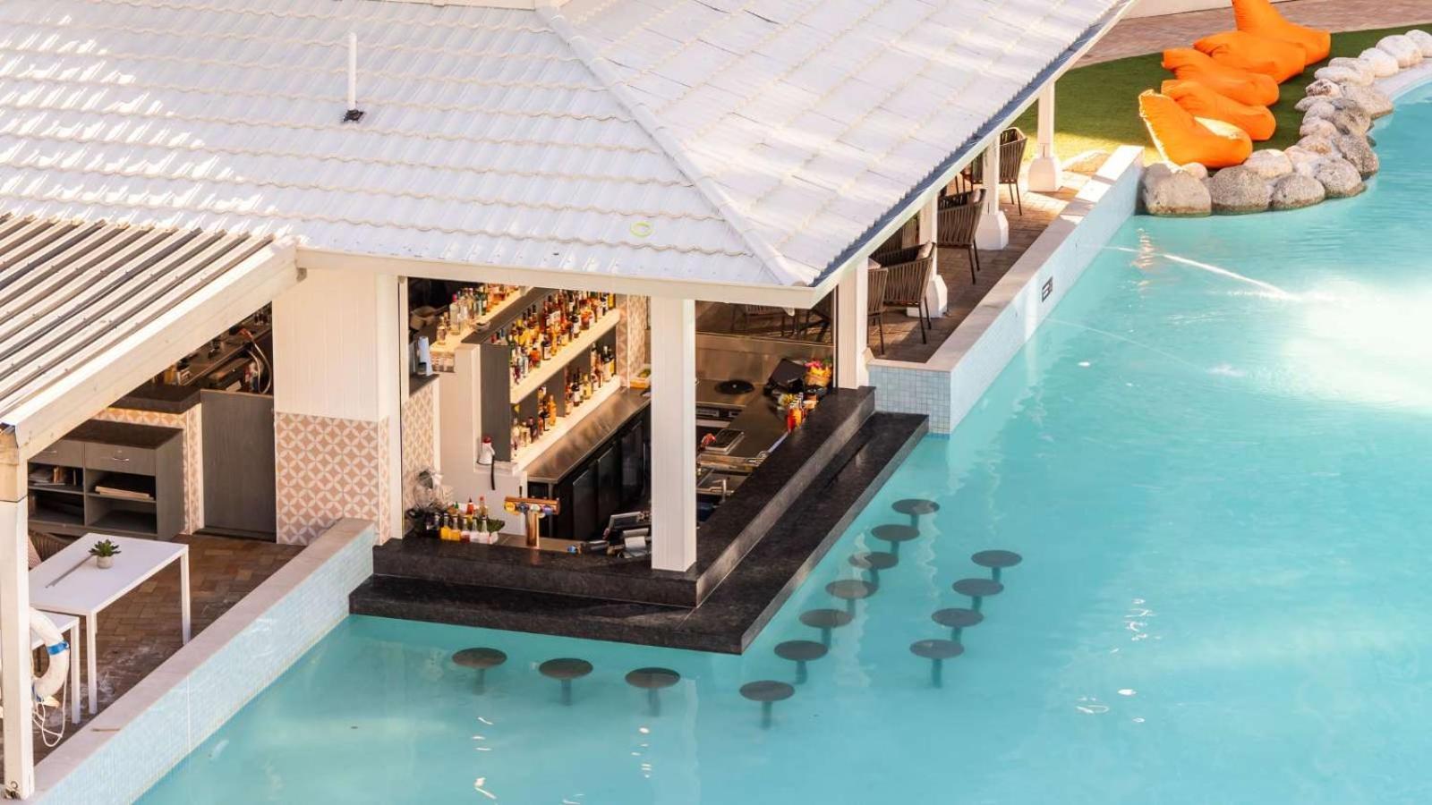 Novotel Oasis 4*