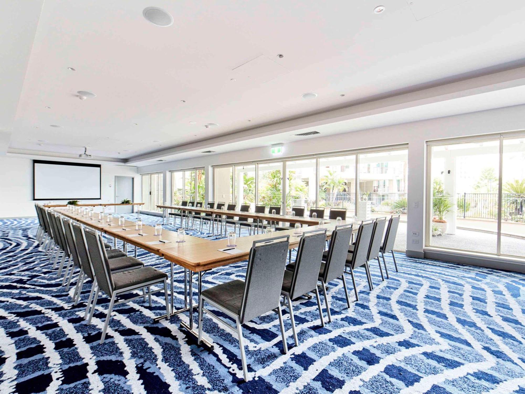 Novotel Oasis Hotel Cairns