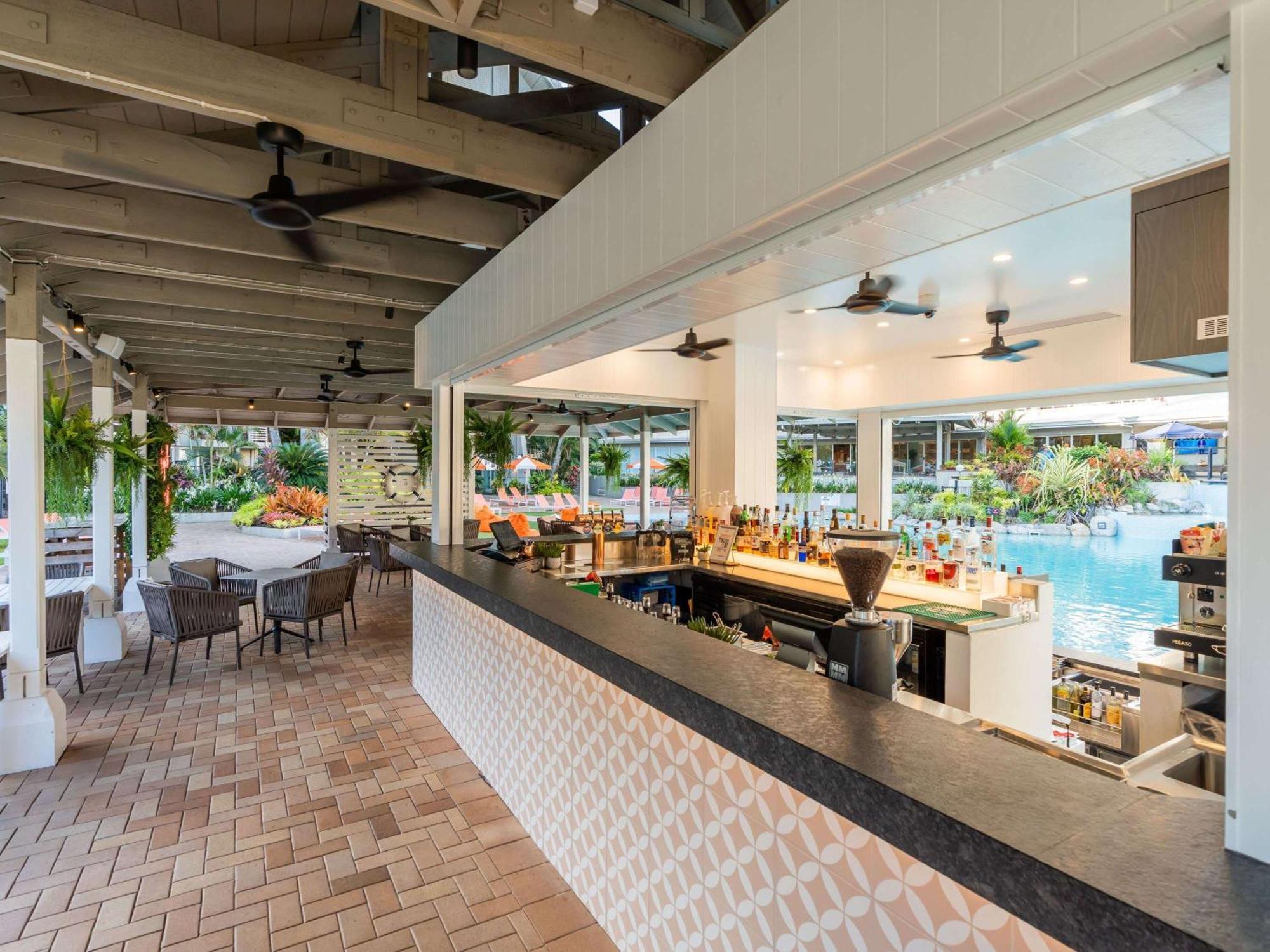 Novotel Oasis Hotel 4*
