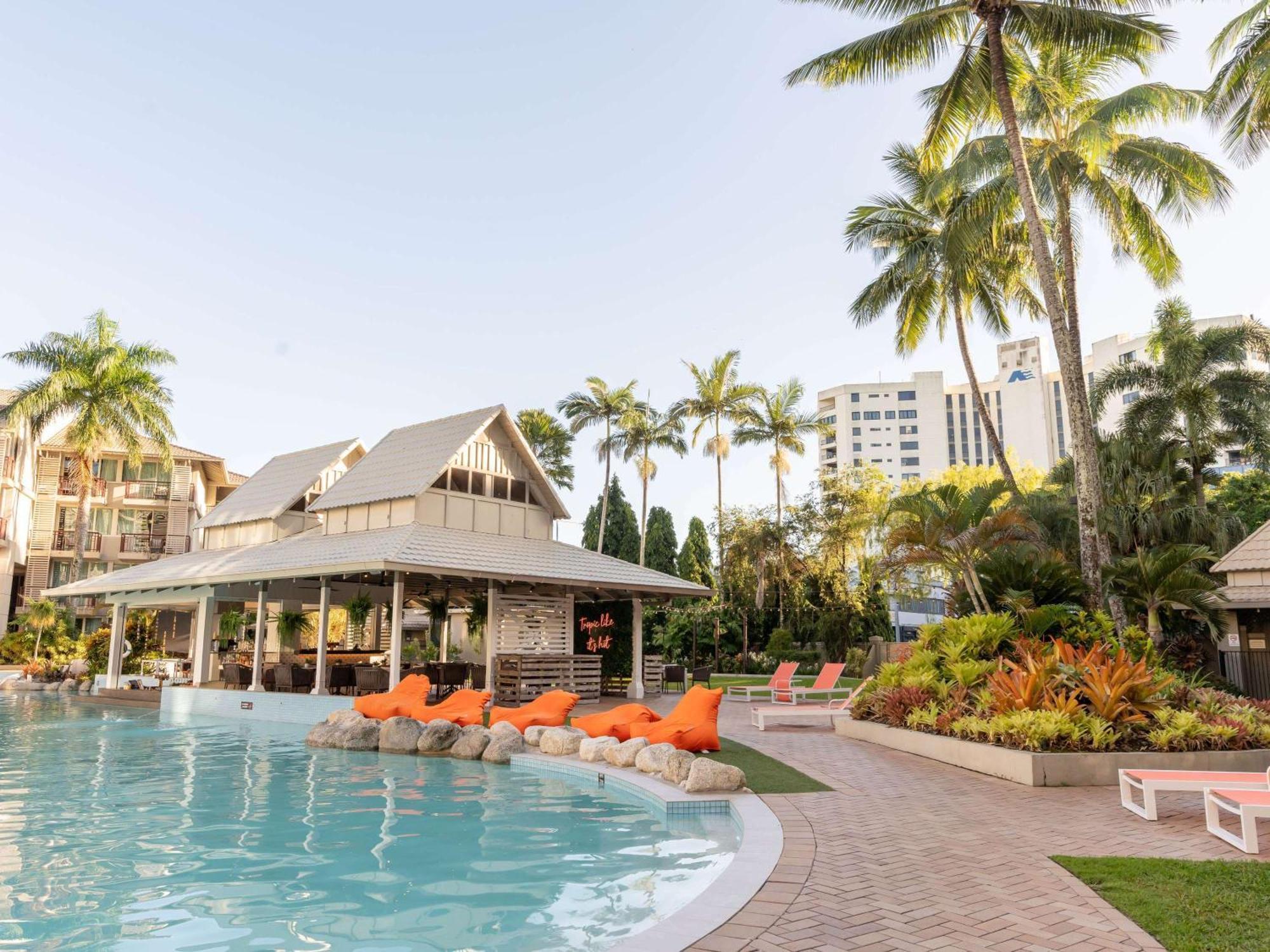 Novotel Oasis Hotel 4*
