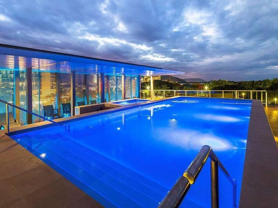 Stunning Waterfront In 5-star Complex Căn hộ Cairns