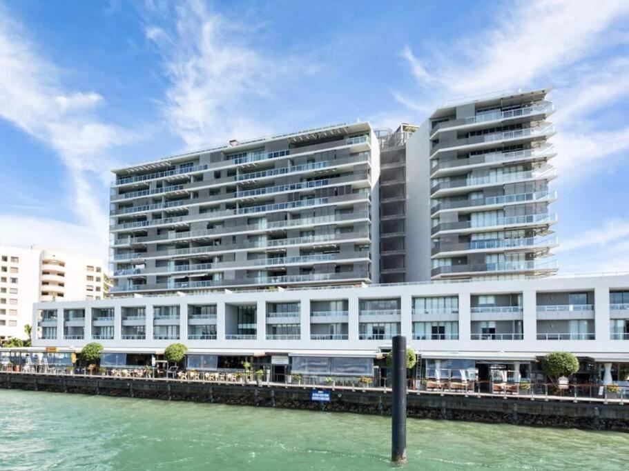 Căn hộ Stunning Waterfront In 5-star Complex