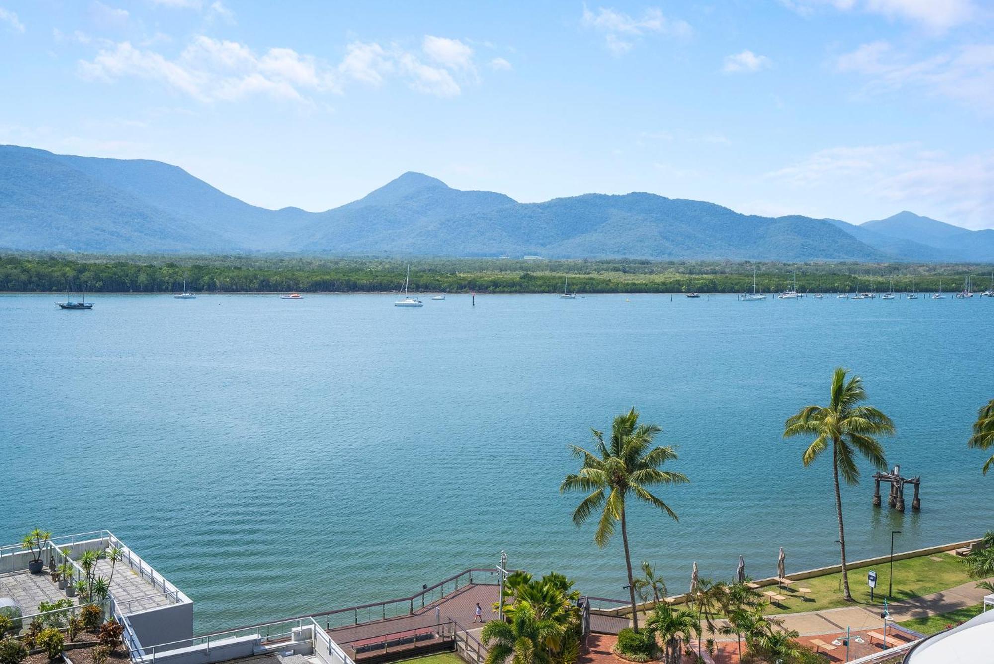 Haven Couples Retreat At Harbour Lights Apartment *